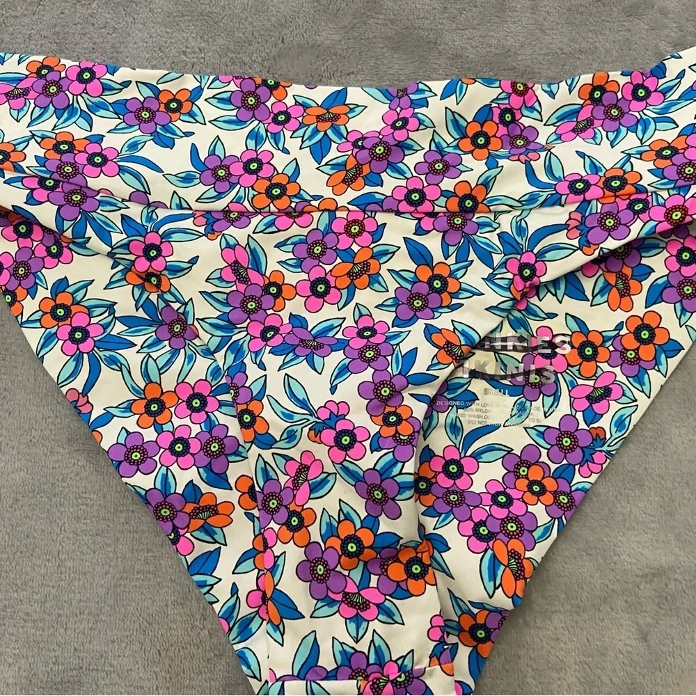 New! Frankie’s Bikinis Nick Bikini bottoms flower farm 24136